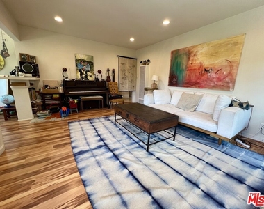 943 Indiana Avenue - Photo Thumbnail 3