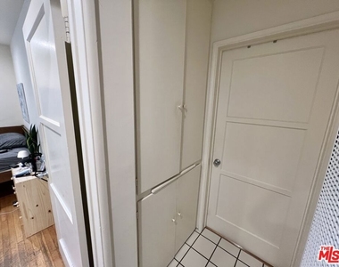 943 Indiana Avenue - Photo Thumbnail 13