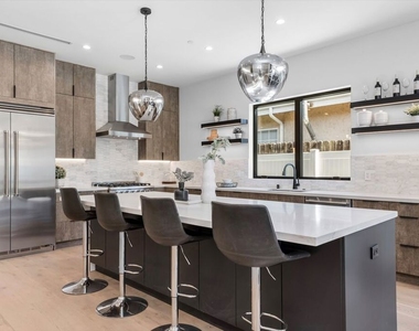 14602 Morrison Street - Photo Thumbnail 8