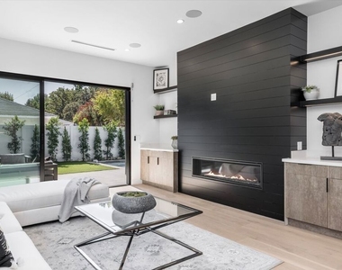 14602 Morrison Street - Photo Thumbnail 3