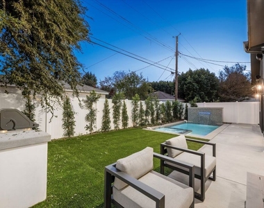 14602 Morrison Street - Photo Thumbnail 26