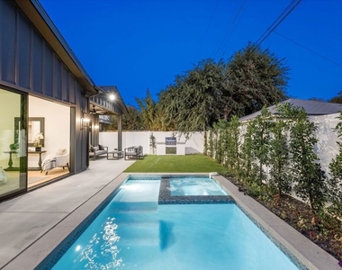 14602 Morrison Street - Photo Thumbnail 27
