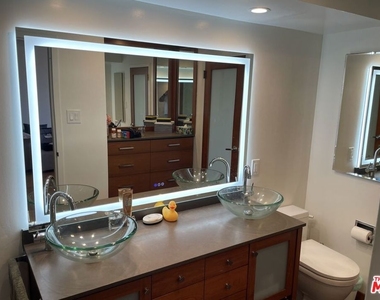 4314 Marina City Drive - Photo Thumbnail 10