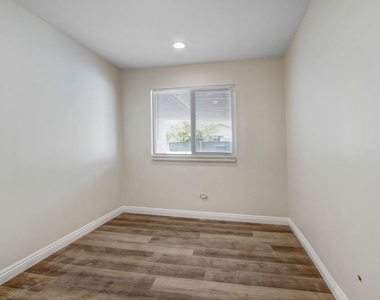 1404 Hollister Street - Photo Thumbnail 8