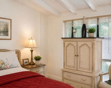 20617 Archwood Street - Photo Thumbnail 2