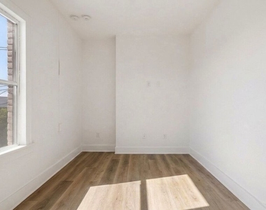 1021 N Mariposa Avenue - Photo Thumbnail 3