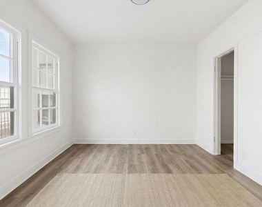 1021 N Mariposa Avenue - Photo Thumbnail 1