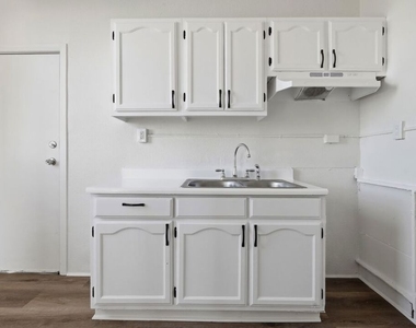 1021 N Mariposa Avenue - Photo Thumbnail 20