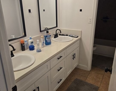 2417 S Budlong Avenue - Photo Thumbnail 2