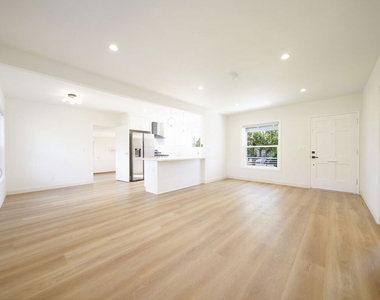 14177 Osborne Street - Photo Thumbnail 4