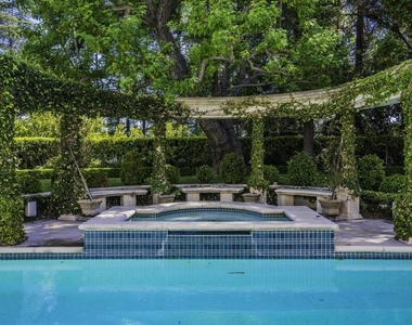 9742 Wendover Drive - Photo Thumbnail 19