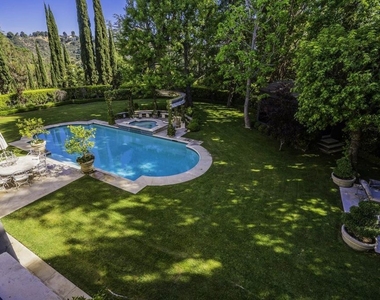 9742 Wendover Drive - Photo Thumbnail 16
