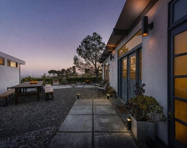 7107 Pacific View Drive - Photo Thumbnail 30