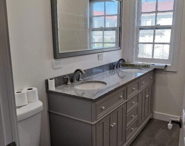 750 N St Andrews Place - Photo Thumbnail 8