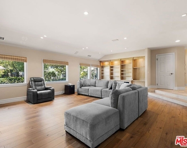 19234 Mayall Street - Photo Thumbnail 14