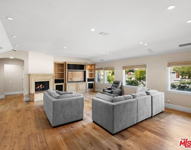 19234 Mayall Street - Photo Thumbnail 13