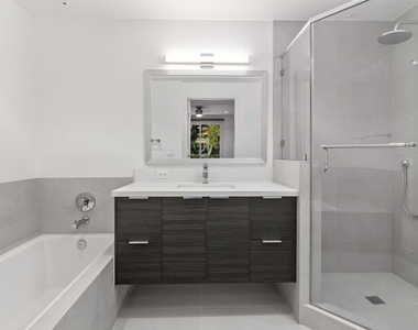 6038 Carlton Way - Photo Thumbnail 13