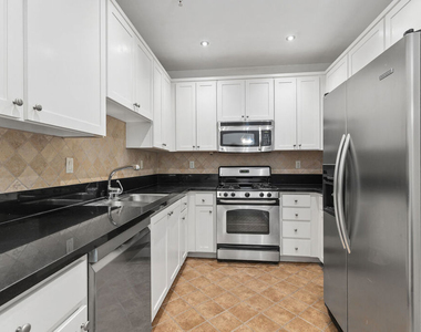 6038 Carlton Way - Photo Thumbnail 8