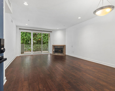 6038 Carlton Way - Photo Thumbnail 3