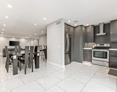 10747 Wilshire Boulevard - Photo Thumbnail 3