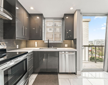 10747 Wilshire Boulevard - Photo Thumbnail 1