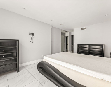 10747 Wilshire Boulevard - Photo Thumbnail 14