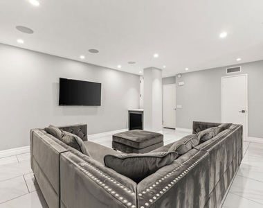 10747 Wilshire Boulevard - Photo Thumbnail 7