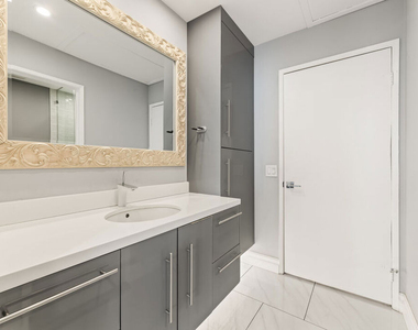 10747 Wilshire Boulevard - Photo Thumbnail 17