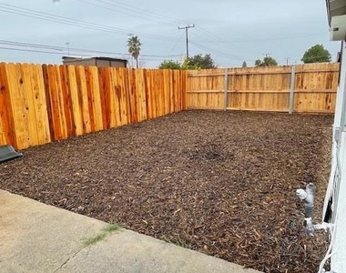 1157 Hudspeth Street - Photo Thumbnail 6