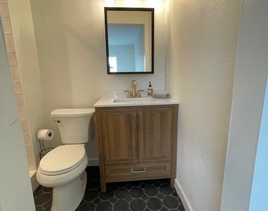 1157 Hudspeth Street - Photo Thumbnail 9