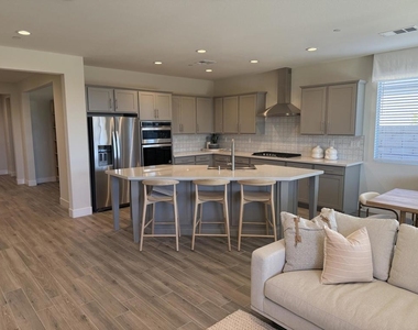 39912 Felicita Parkway - Photo Thumbnail 4