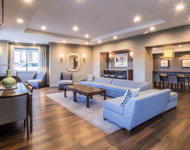 180 Riverside Blvd - Photo Thumbnail 34