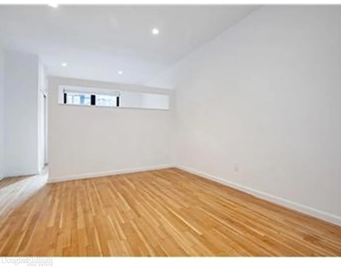 230 E 52nd St - Photo Thumbnail 2