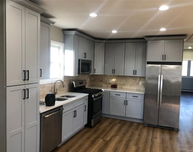281 Dogwood Avenue - Photo Thumbnail 3