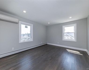 57 Earle Avenue - Photo Thumbnail 4