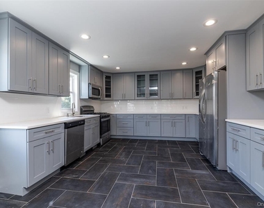 57 Earle Avenue - Photo Thumbnail 2