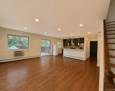 330 Central Park Avenue - Photo Thumbnail 3