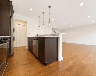 330 Central Park Avenue - Photo Thumbnail 10