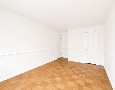 330 Central Park Avenue - Photo Thumbnail 16