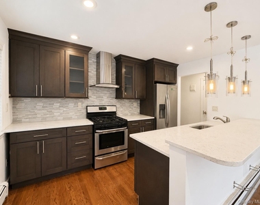 330 Central Park Avenue - Photo Thumbnail 6