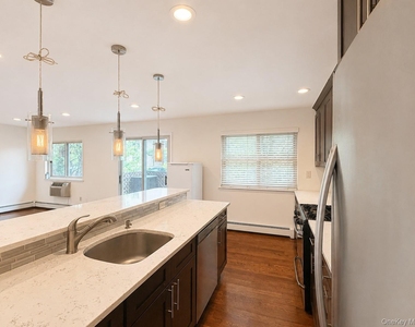 330 Central Park Avenue - Photo Thumbnail 5