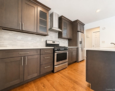 330 Central Park Avenue - Photo Thumbnail 4