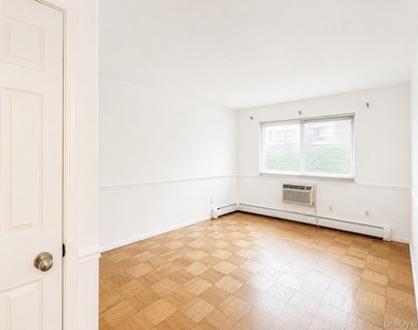 330 Central Park Avenue - Photo Thumbnail 15