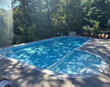 330 Central Park Avenue - Photo Thumbnail 2
