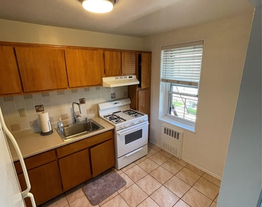 370 Westchester Avenue - Photo Thumbnail 6