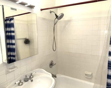 370 Westchester Avenue - Photo Thumbnail 3