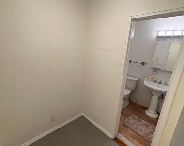 370 Westchester Avenue - Photo Thumbnail 9