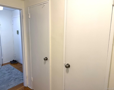 370 Westchester Avenue - Photo Thumbnail 7