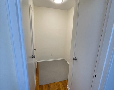 370 Westchester Avenue - Photo Thumbnail 11