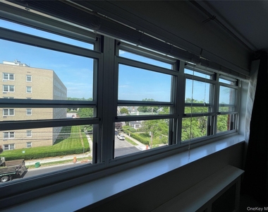 370 Westchester Avenue - Photo Thumbnail 5